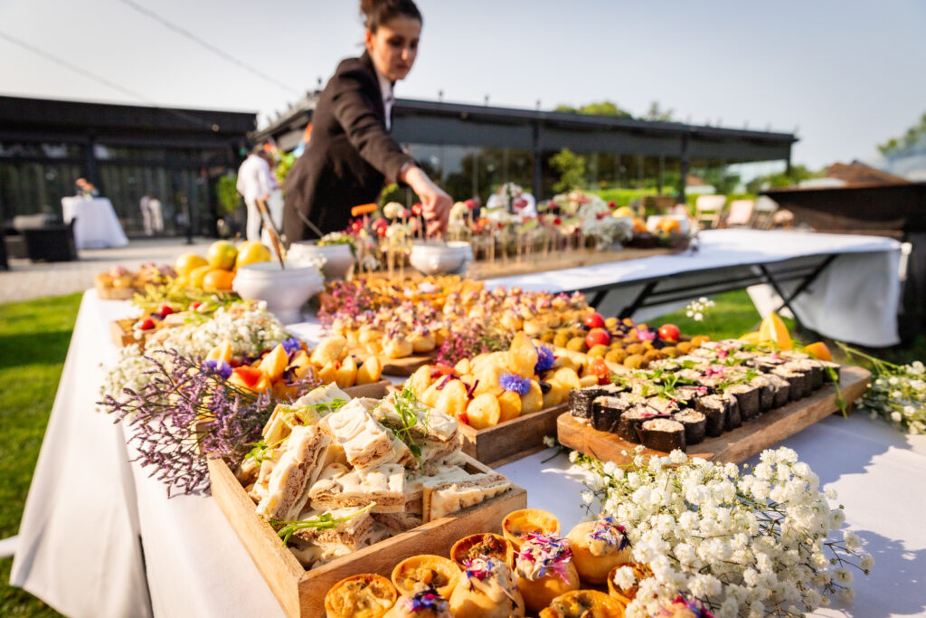 buffet-cocktail-haut-de-gamme-evenement-plein-air buffet-cocktail-haut-de-gamme-evenement-plein-air