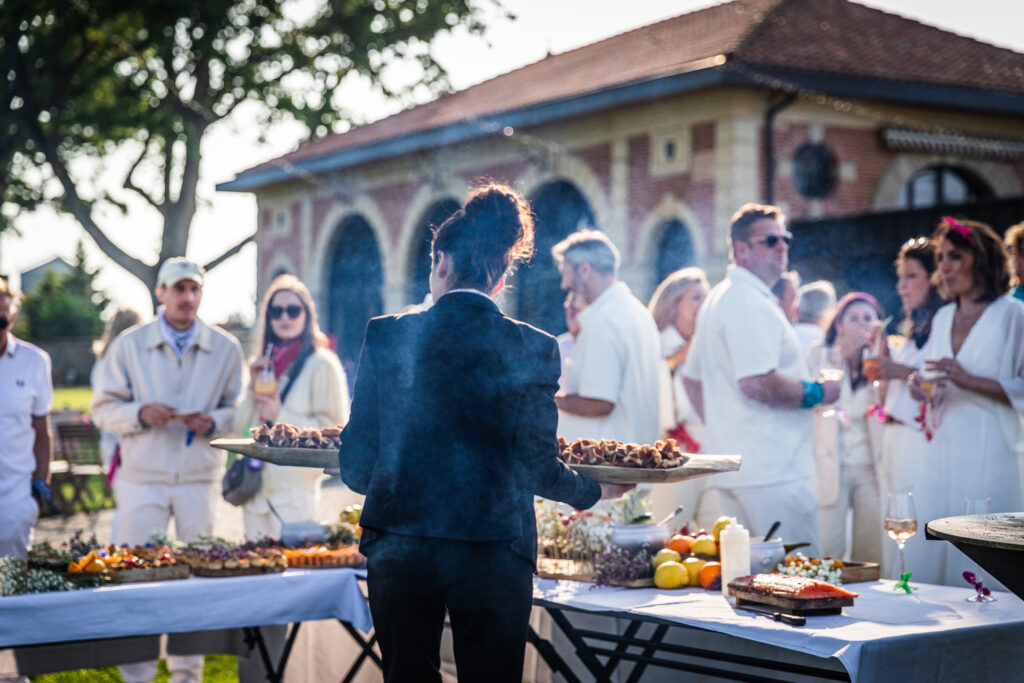 traiteur-evenement-exterieur-service-cocktail